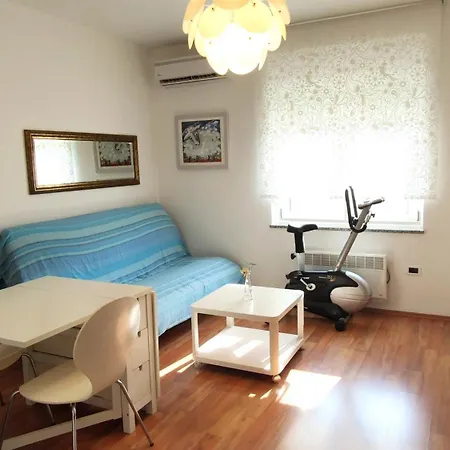The Sunny Side Central Apartment *