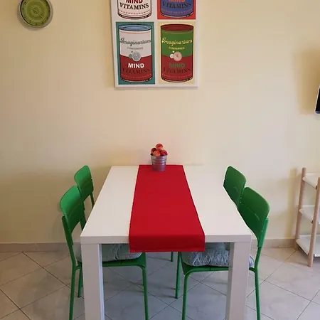 The Sunny Side Apartment *