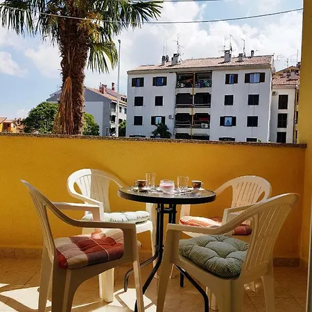 The Sunny Side Apartment *