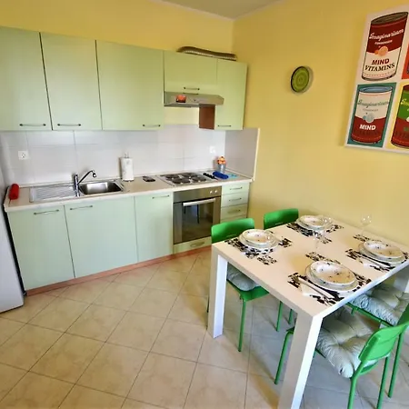 The Sunny Side Apartment