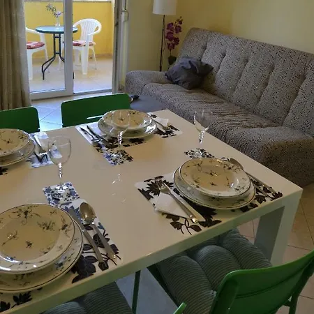 The Sunny Side Apartment