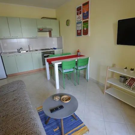 The Sunny Side Apartment *