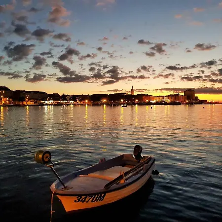 The Sunny Side Apartment *