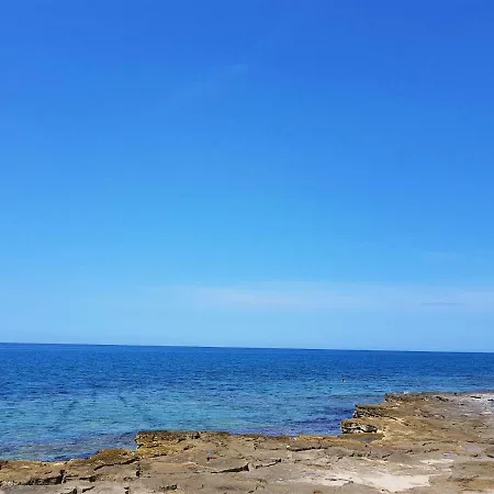 The Sunny Side Apartment *