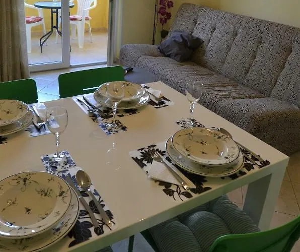 The Sunny Side Apartman